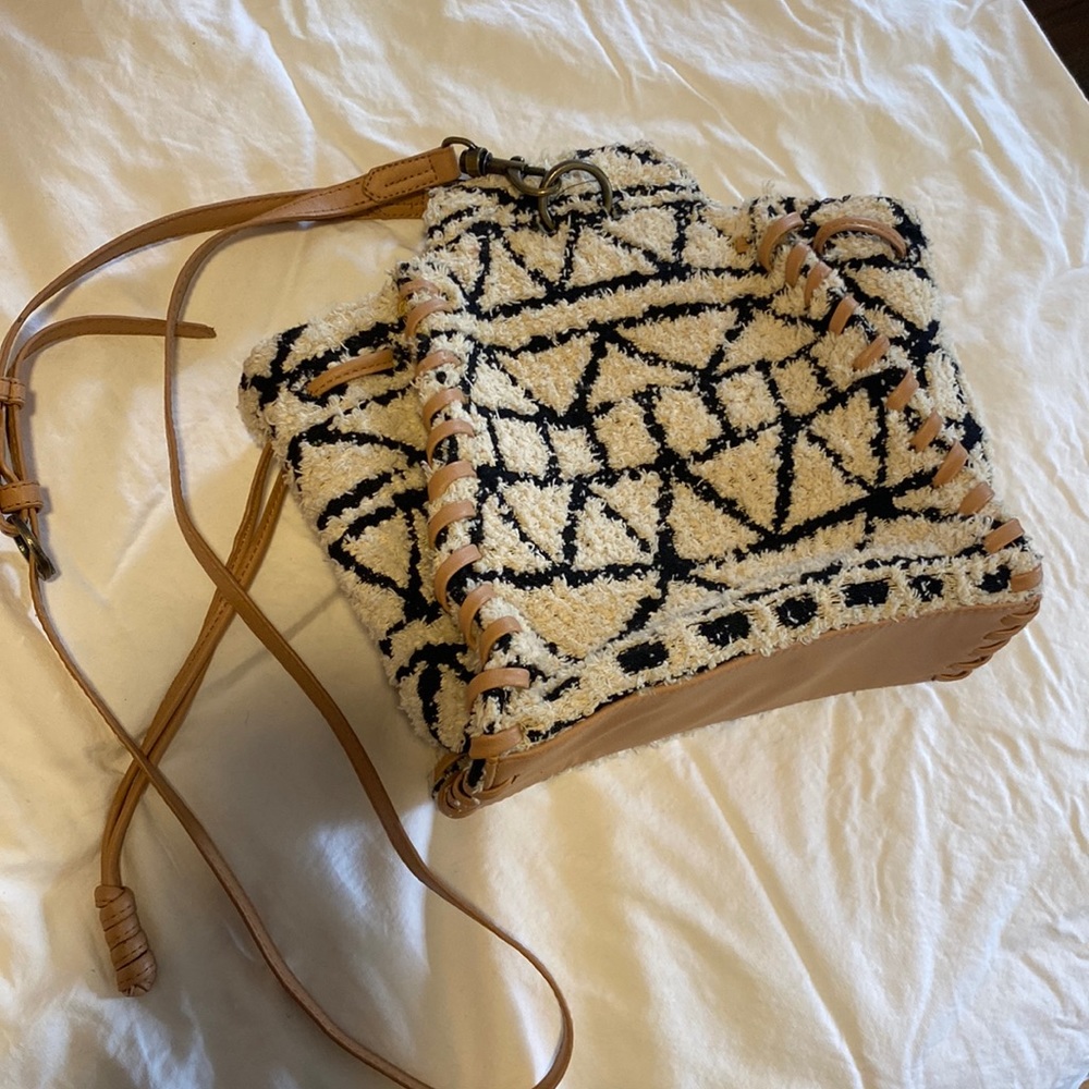Universal Thread Crossbody bag